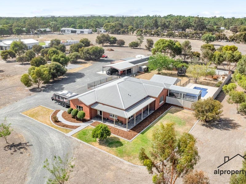 4 Creasey Court