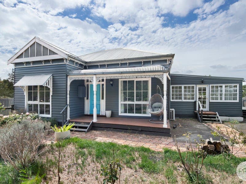 210 Elaine-Egerton Road, Elaine