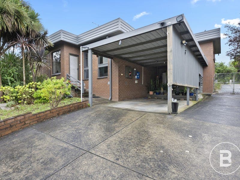 211 Larter Street, Canadian