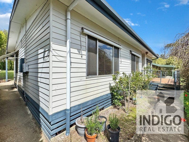 8 Isaacs Avenue, Yackandandah