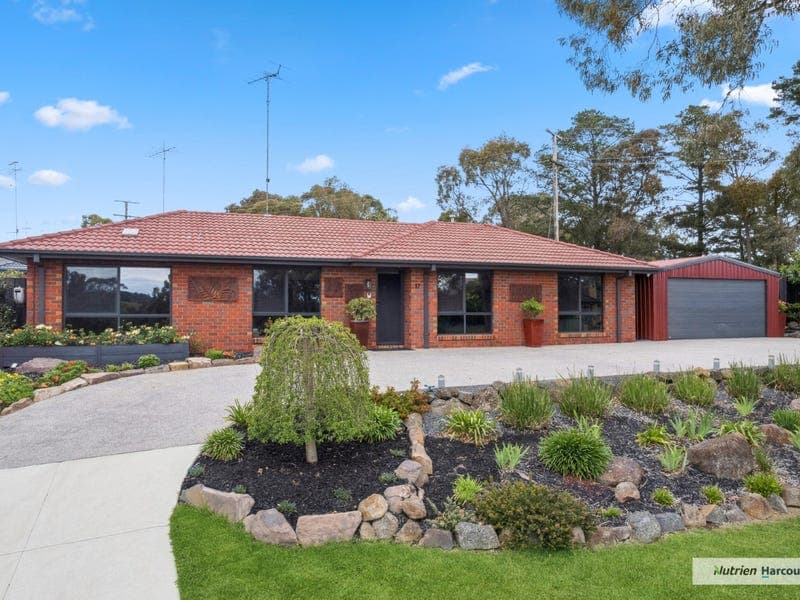 17 Dry Creek Crescent, Wandong