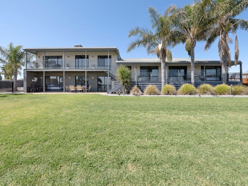 112 McFarlane Road, Lake Charm