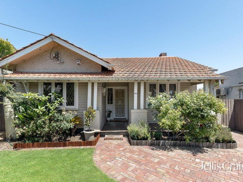 221 Douglas Parade, Newport