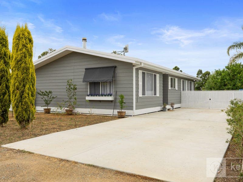 6 Amos Street, Yarroweyah