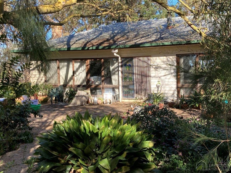 570 Nambrok-Hall Road