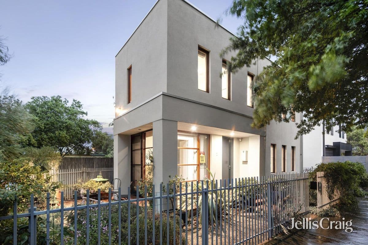 2 Kingfisher Gardens