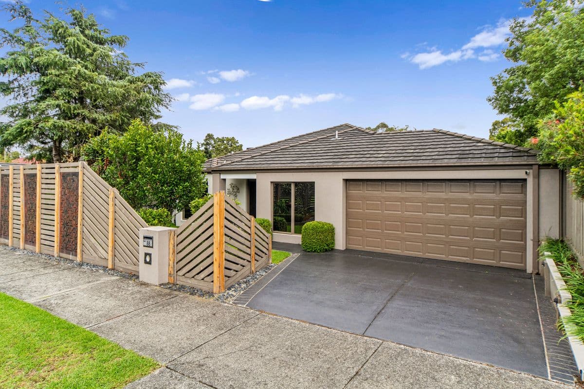 88 Huntingtower Crescent