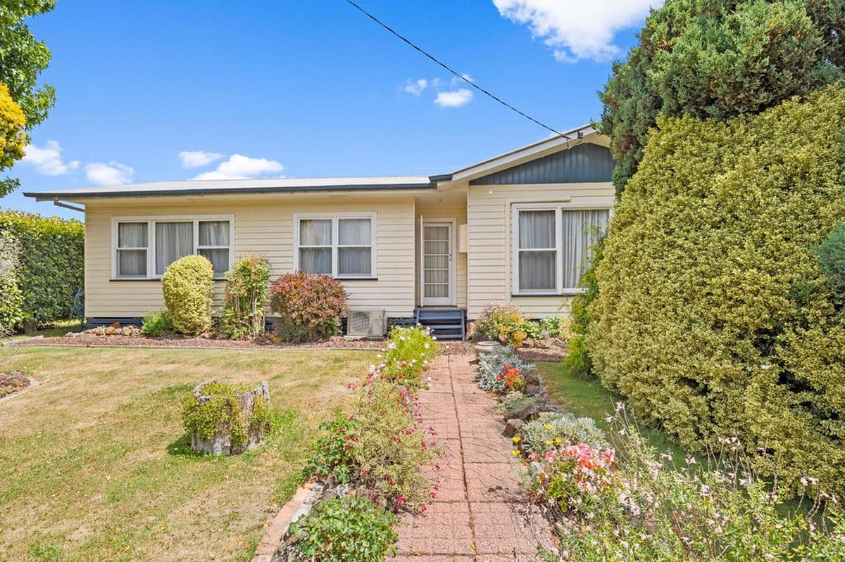 3 STEETLEY LANE