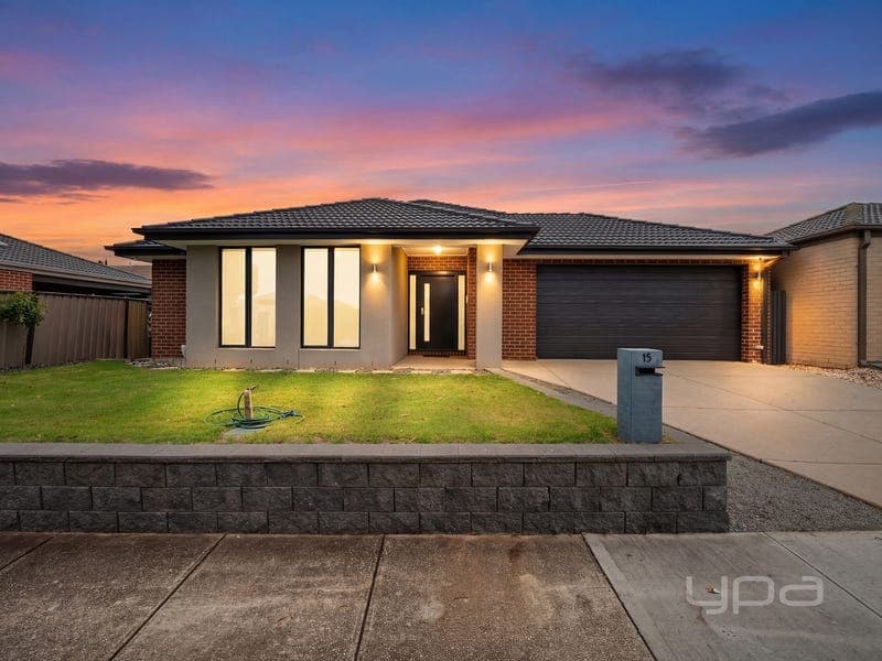 15 Faircroft Drive, Brookfield