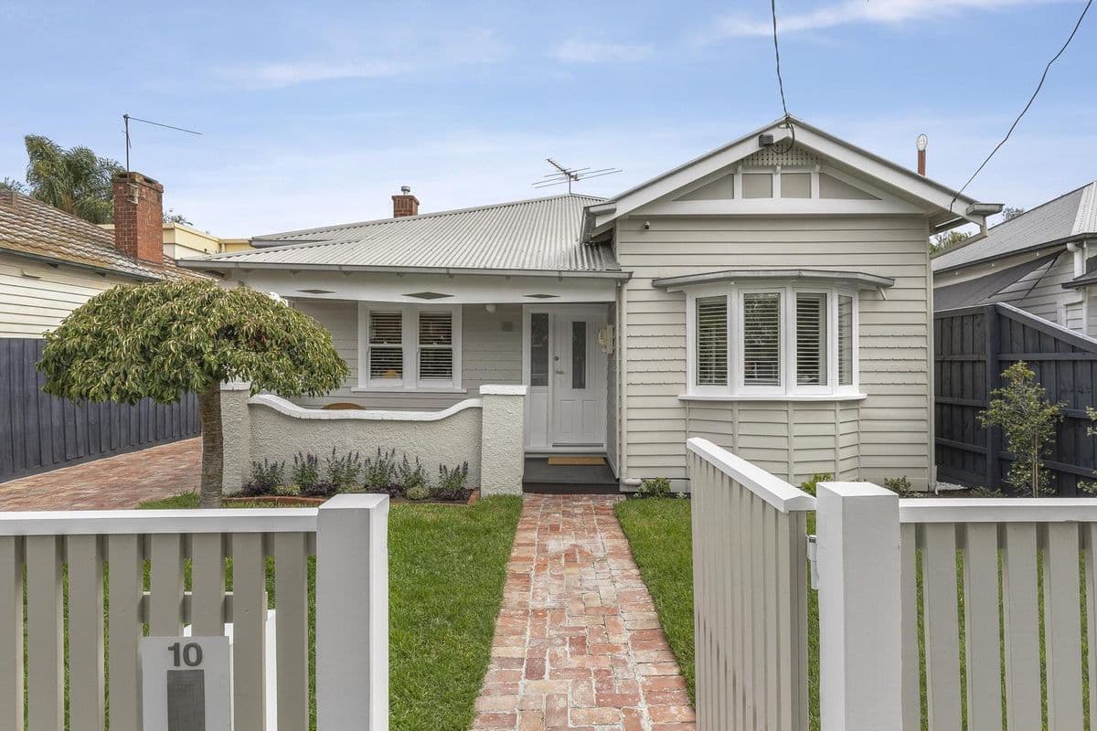 10 Tait Street