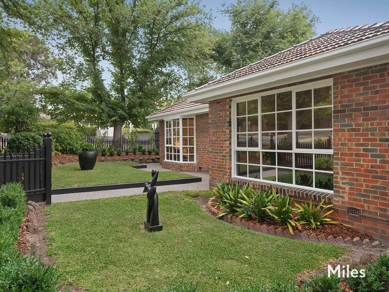 27 Odenwald Road, Eaglemont