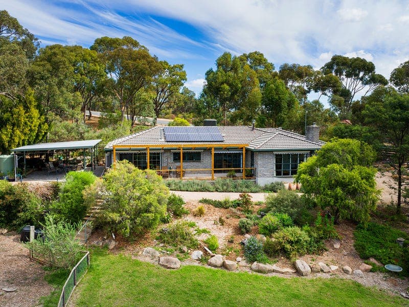 6 McKendry Street, Castlemaine