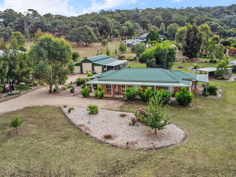 12 Lakeside Drive, Chesney Vale