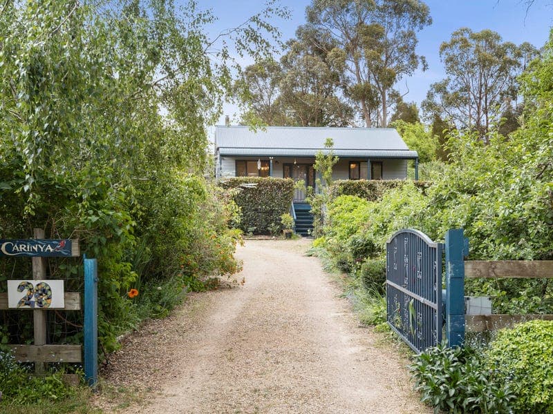 20 Falls Avenue, Sailors Falls