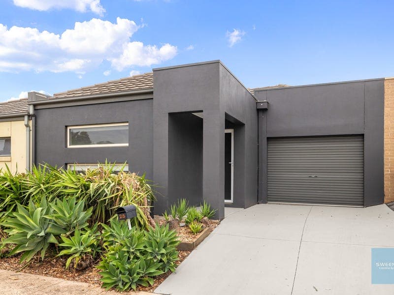 28/40 McCubbin Way, Caroline Springs