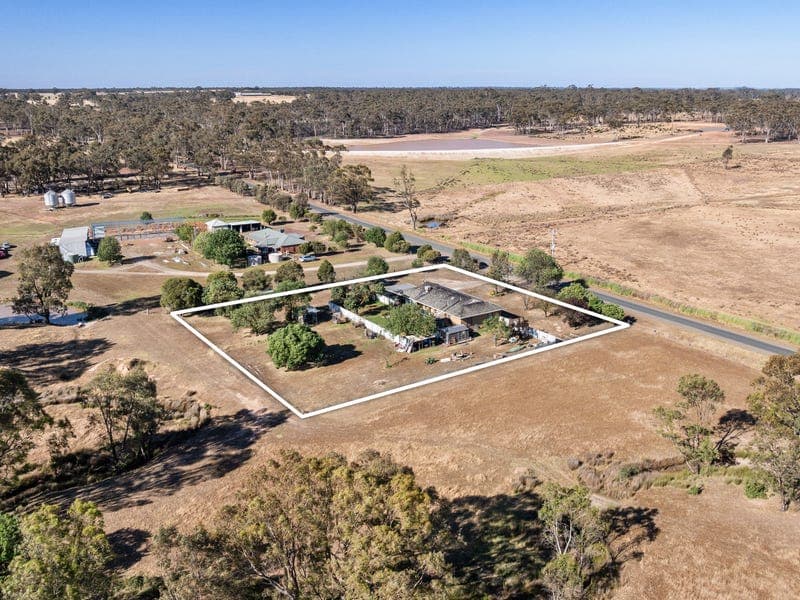 379 Clays Road, Bagshot North