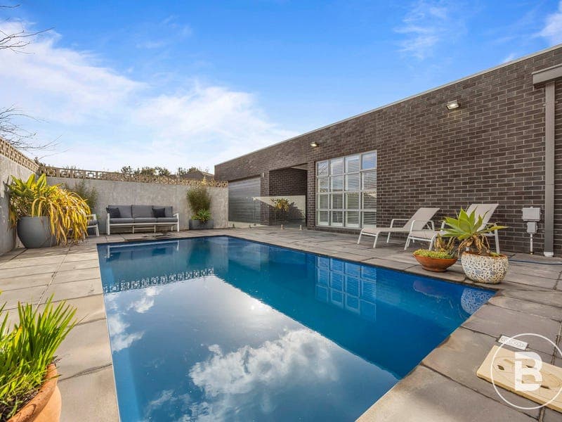 42 Faversham Avenue, Lake Gardens