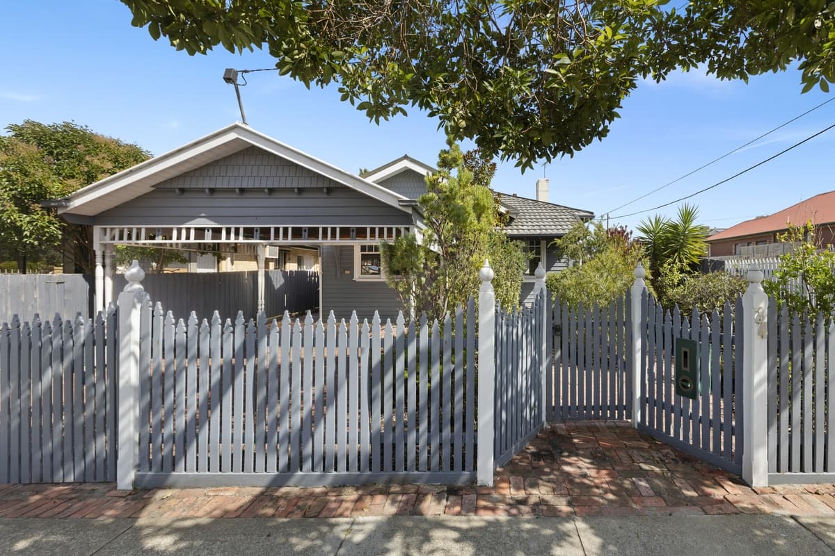 34 LAURA STREET