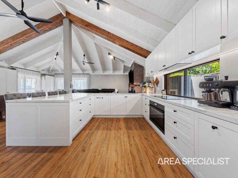 10 Woodman Avenue, Bayles