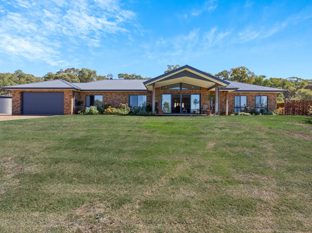 92 Lakeside Drive
