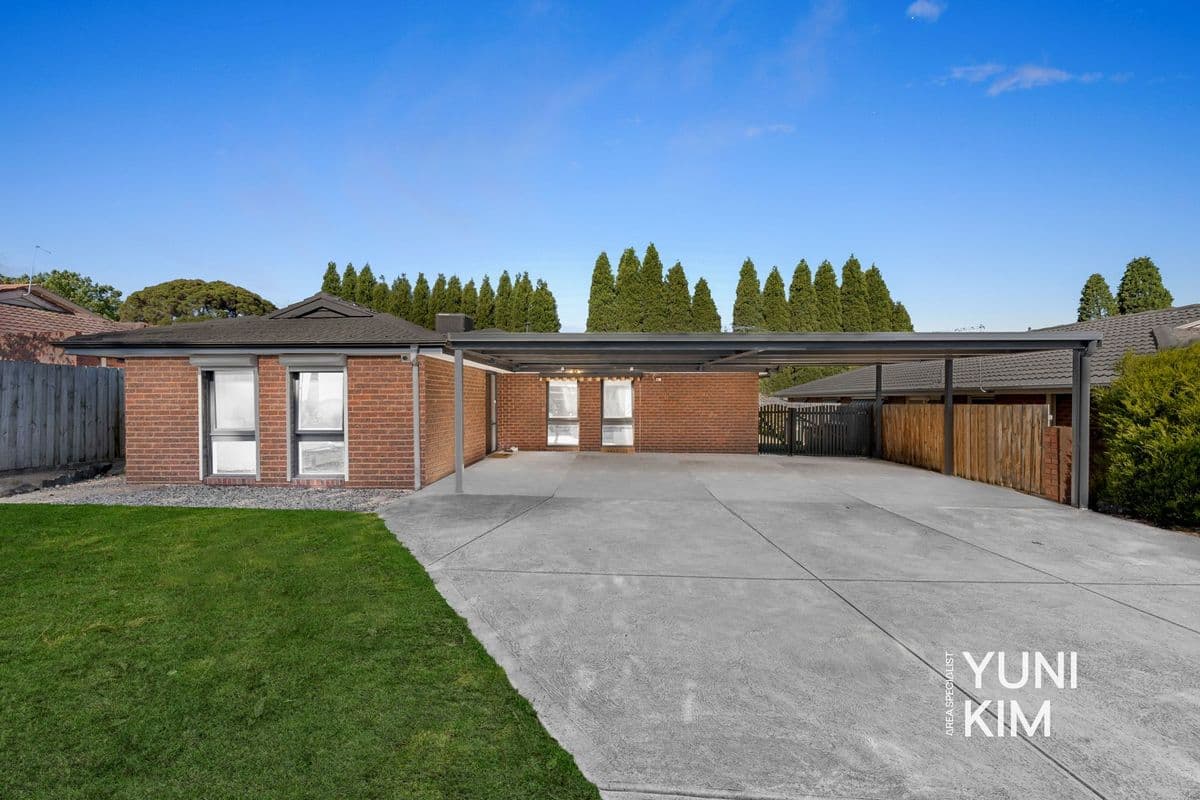 13 Collendina Crescent