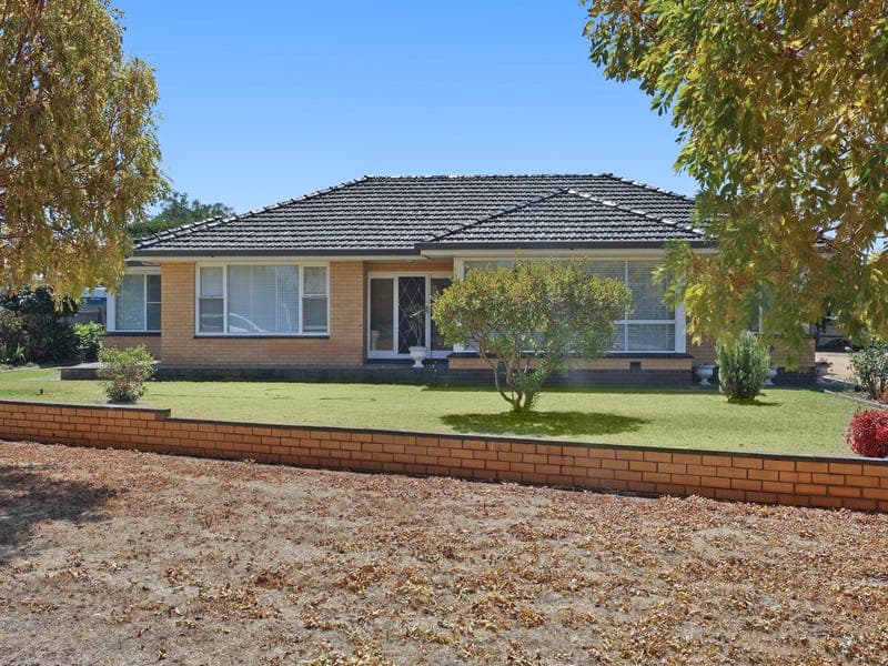 18 Lloyd Street, Derrinallum