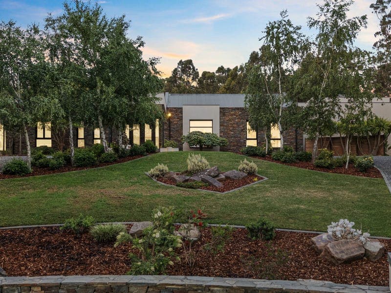 4 Meadowbank Close, Lysterfield South