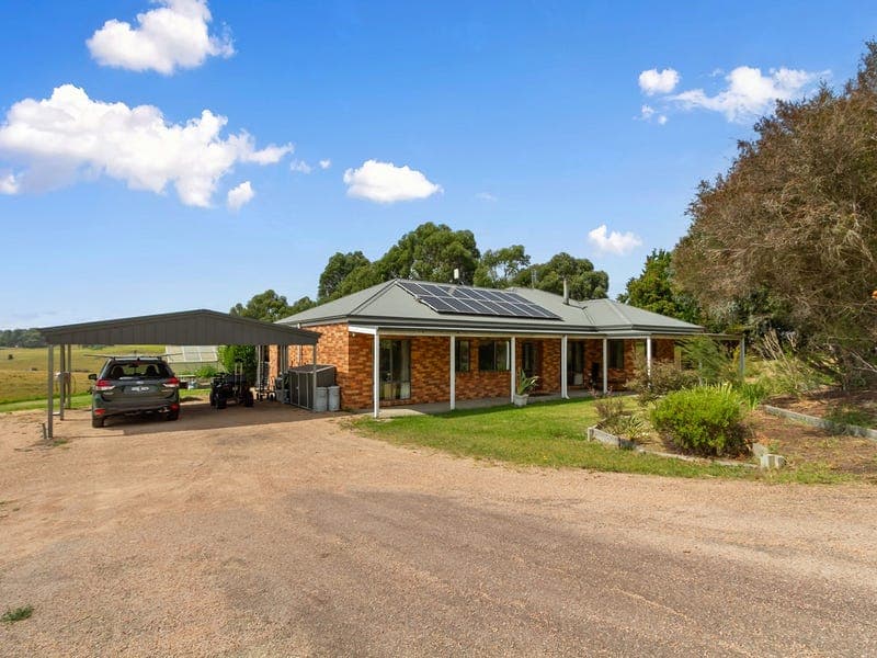 21 RONWIN COURT