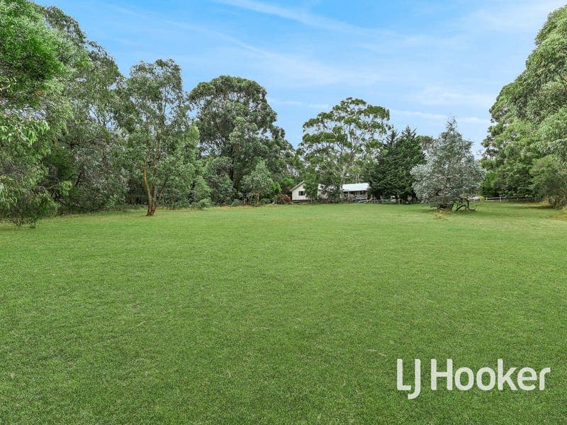 6 Bareena Lane, Maryknoll