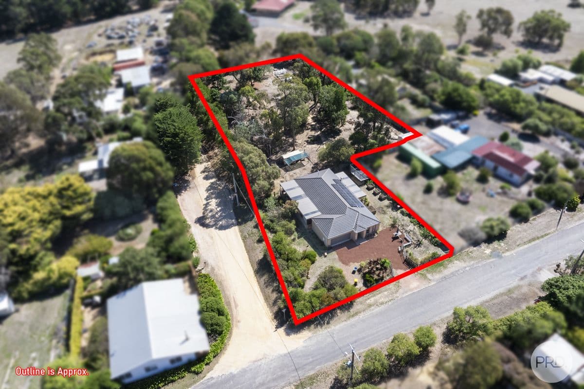 33 Broomfield Store Road