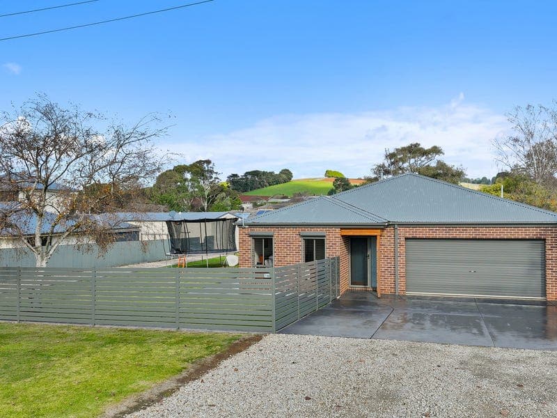 16 Railway Road, Thorpdale