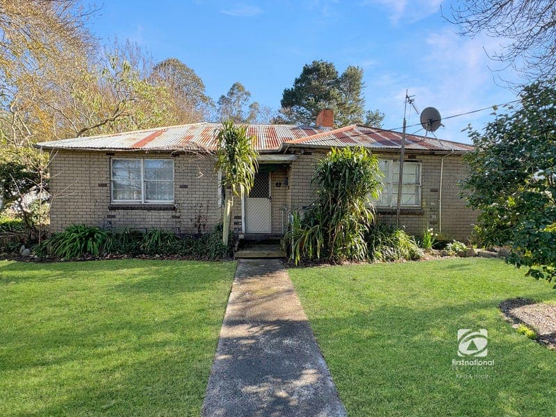 93 Main Road, Buchan