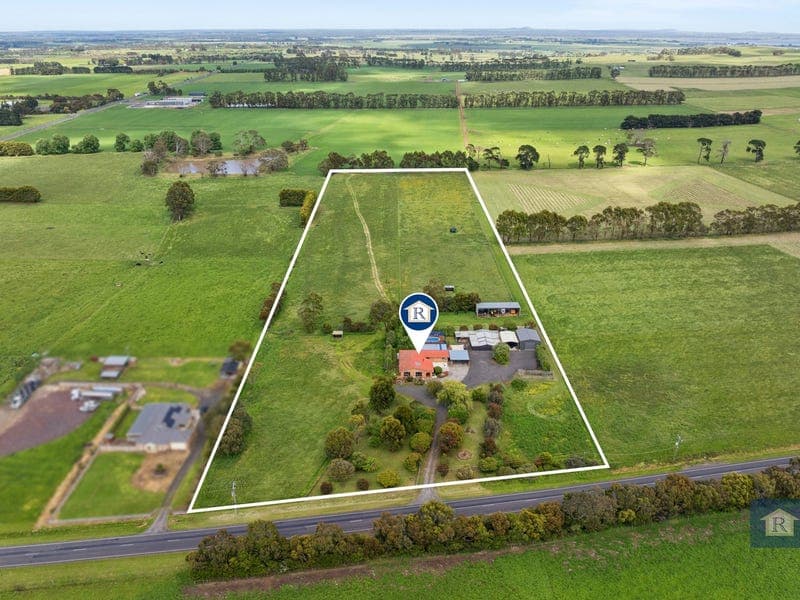 45 Corangamite Lake Road, Larpent