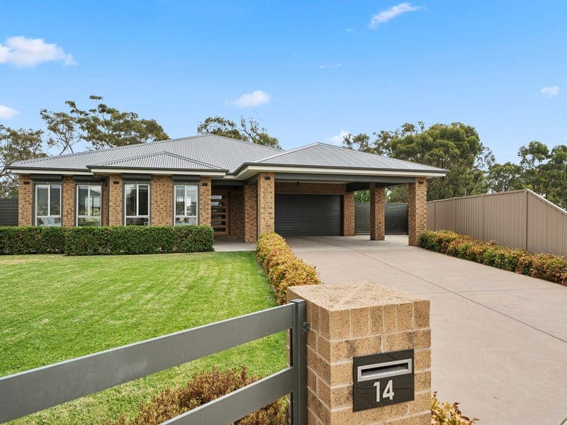 14 Hannah Crescent