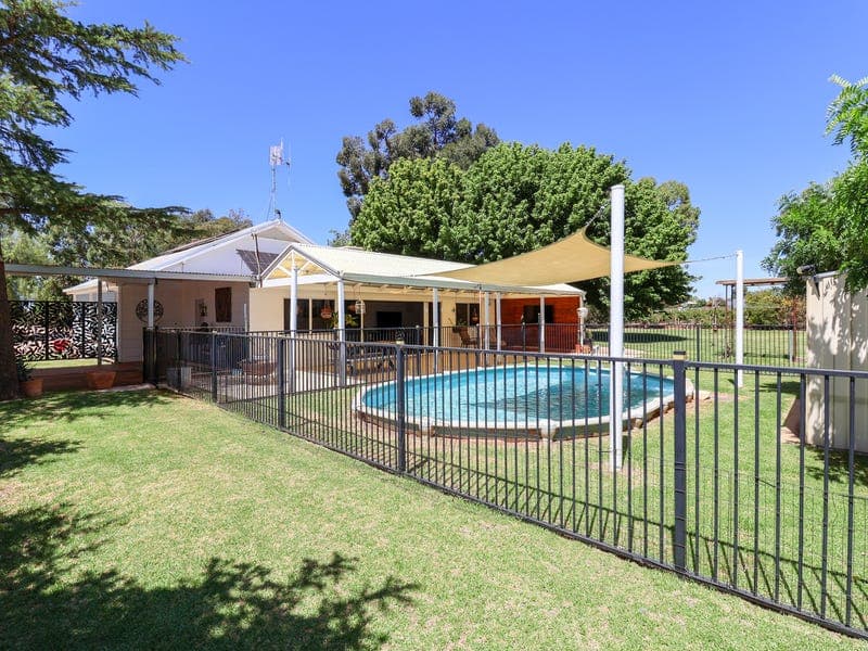 28 Hungerford Lane, Vinifera