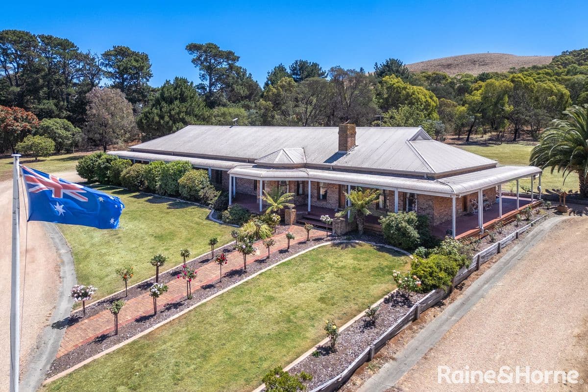 15 Billabong Drive