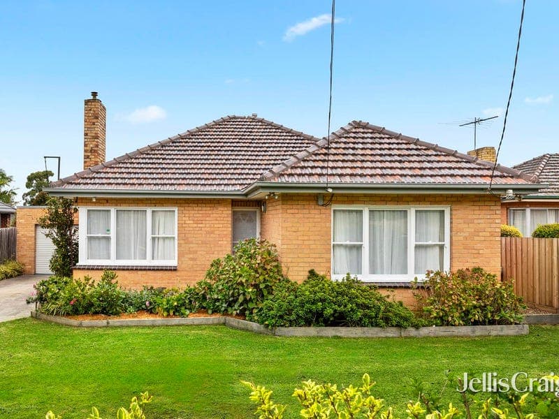 17 Adrienne Crescent, Mount Waverley