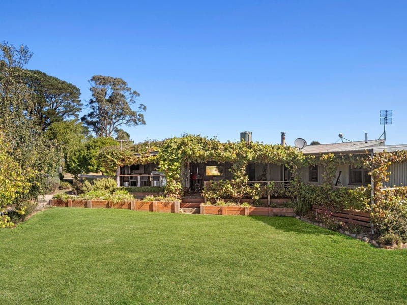 256 Zig Zag Road, Drummond North