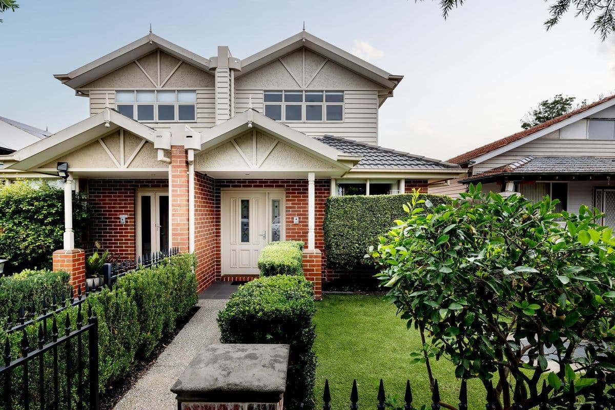 7a SUTHERLAND STREET