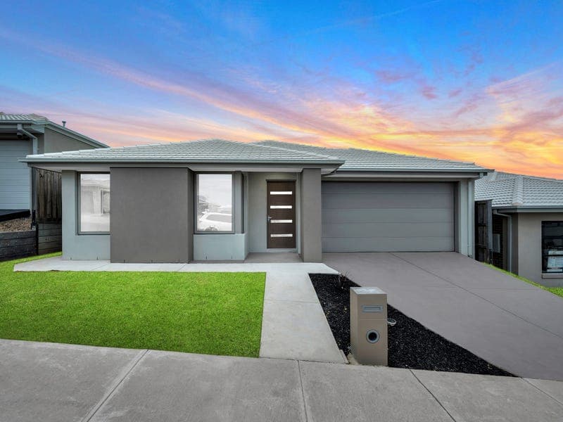 10 Feathertop Way, Nar Nar Goon North