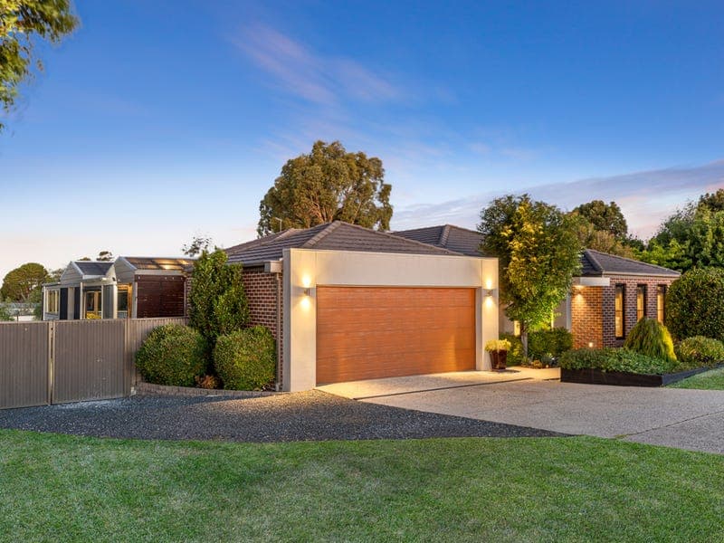11 Lyttle Crescent, Cardigan Village