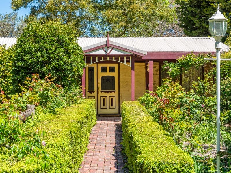 7 Centenary Avenue