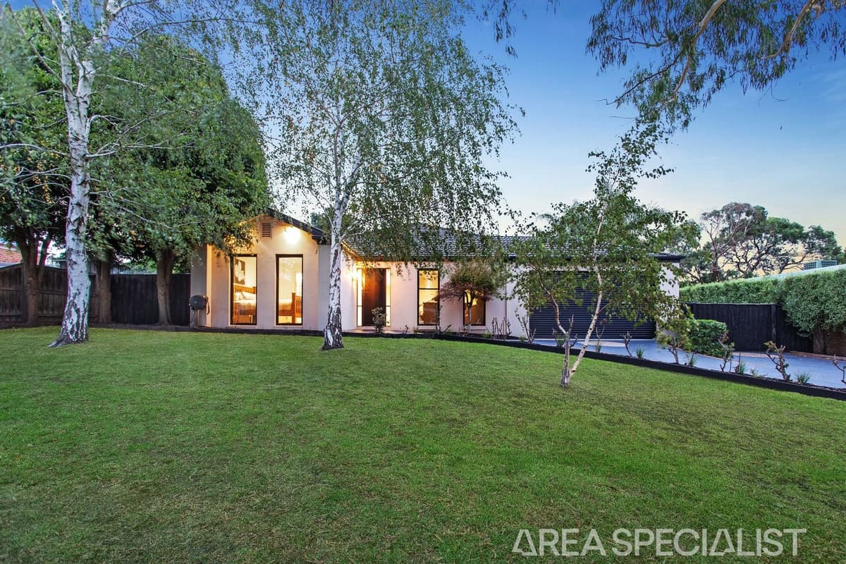 14 Red Wattlebird Crescent