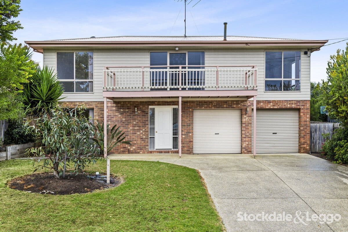 6 Camberwarra Avenue