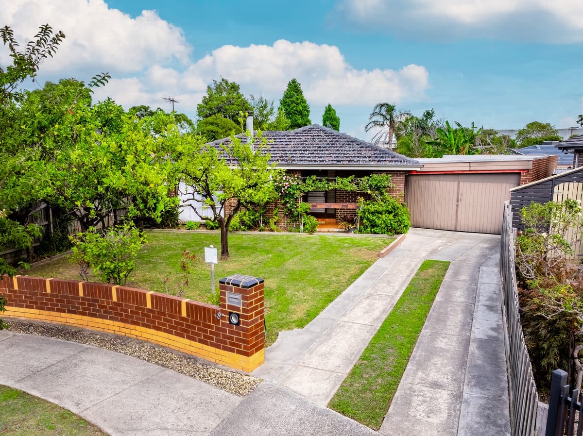 8 Churchill Court