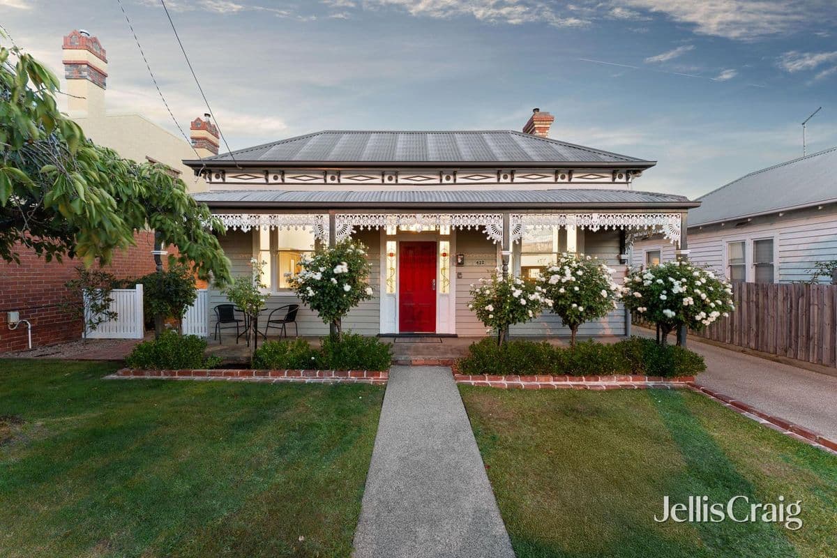 422 Drummond Street North