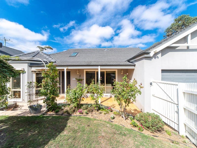 16 Shandon Street, Mornington