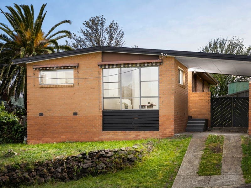 32 Lorraine Crescent