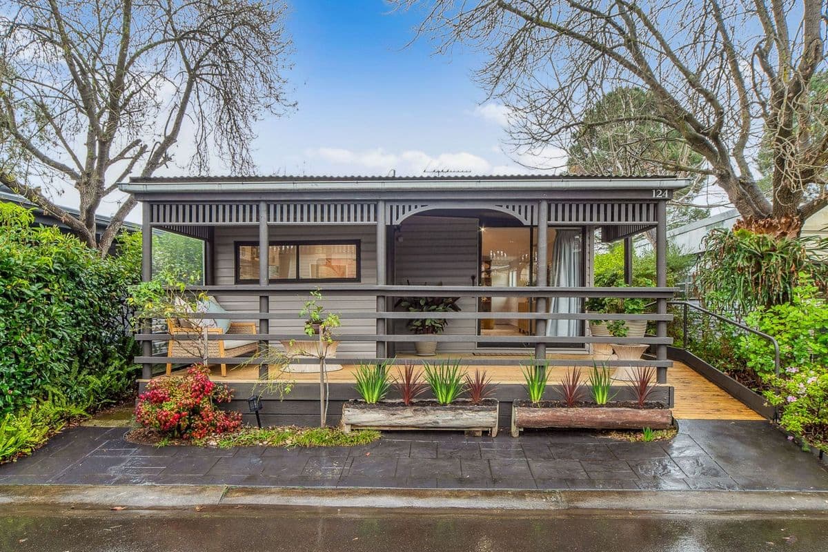 124/98 Bungower Road