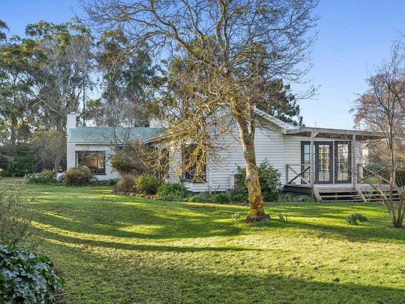 2939 Romsey Road, Chintin